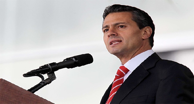 EPN plagió 29% de sus tesis; son “errores de estilo”: Presidencia. Foto: Especial