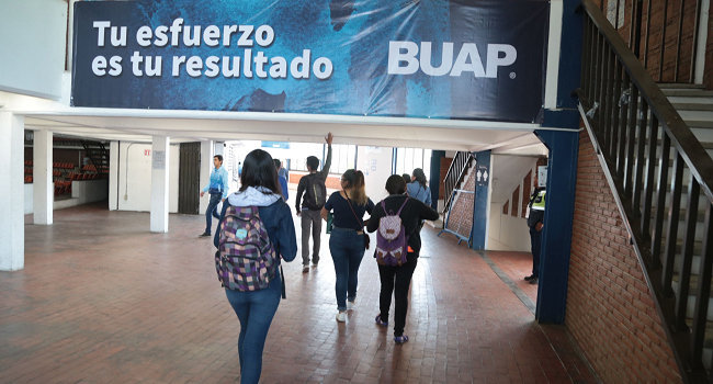 6 mil alumnos inician cursos de preparatoria; BUAP sube matricula. Foto: EsImagen / José Castañares