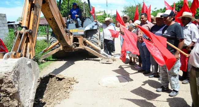 Con inversión de 1.5 mdp pavimentan dos calles en Ahuatempan. Foto: Especial