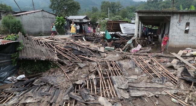 Por lo menos hay ocho comunidades afectadas y aisladas por Earl. Foto: EsImagen