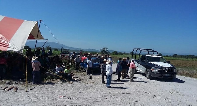 En Chietla, intentan desalojar a campesinos que protestan por adeudos de minera “La Campa”. Foto: Especial