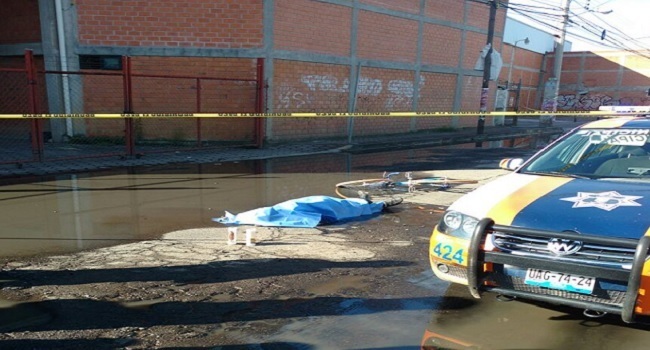 Transporte público embiste a ciclista y muere; van 5 en 2016. Foto: Twitter @mfloresmtz