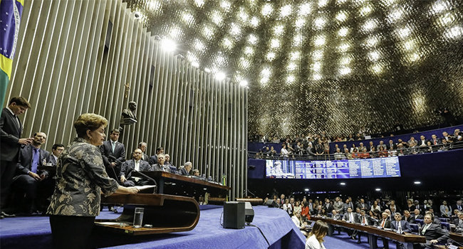 Con 62 votos, destituyen a Rousseff como presidenta de Brasil. Foto: Twitter / @dilmabr