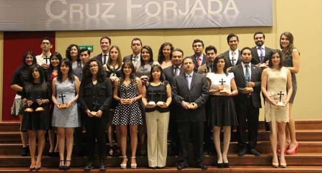 La Upaep reconoce a 272 universitarios con la Cruz Forjada. Foto: Especial