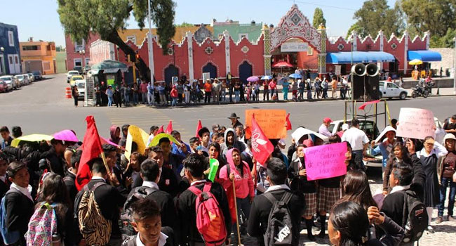 Fnerrr exigen a Capcce entregar recursos para escuela. Foto: Especial