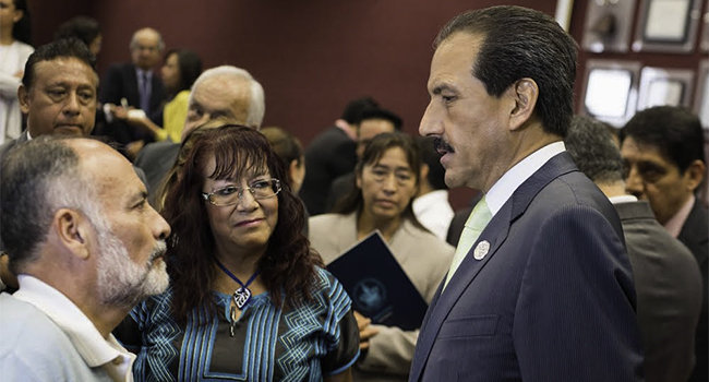 Esparza retoma “Diálogos con el rector” y escucha a docentes de BUAP. Foto: Especial