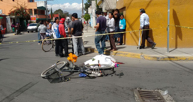 Al sur de Puebla, pipa atropella a ciclista y muere. EsImagen