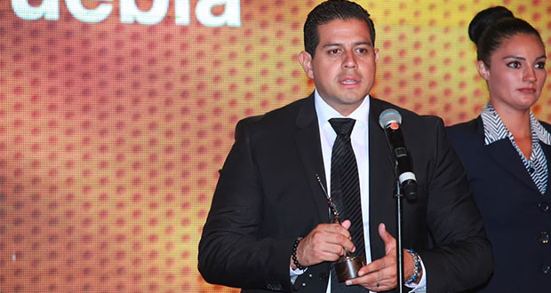 Recibe IEE, premio Reed Latino 2016 por su formato de debate. Foto: Especial