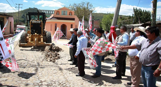 Con inversión de 3 mdp, Antorcha pavimenta 2 calles en Ocoyucan. Foto: Especial