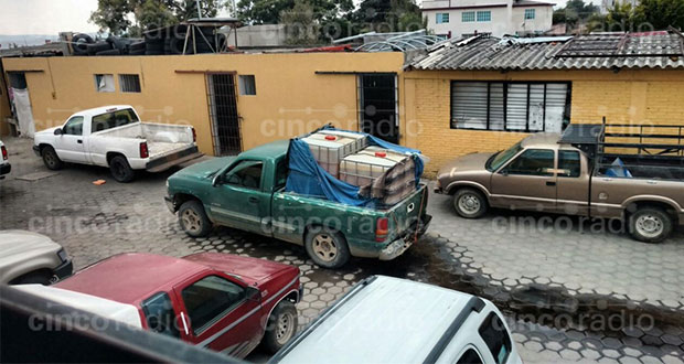 Encapuchados amagan con tomar alcaldía de Acajete por decomiso de gasolina. Foto: Twitter @JavierLopezDiaz