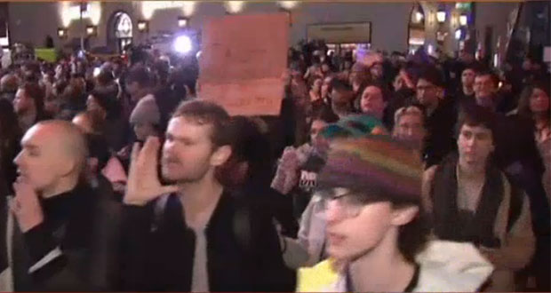 En Nueva York, detienen a 30 personas por manifestarse contra Trump. Foto: Nbc New York