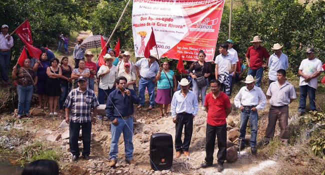 Con inversión de 450 mil pesos rehabilitan camino en Acatenco. Foto: Especial