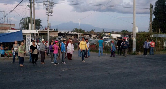 Con cierre de la federal a México protestan contra invasión. Foto: Especial