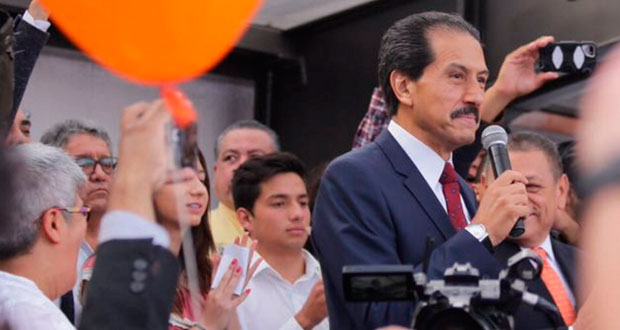 Esparza inicia campaña de reelección