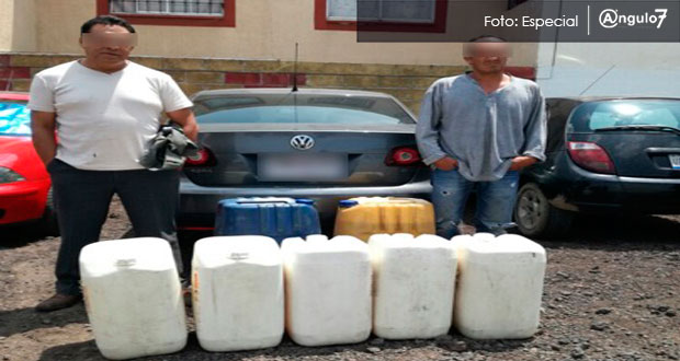 En Santa María Coronango, decomisaron combustible contenido en nueve recipientes.