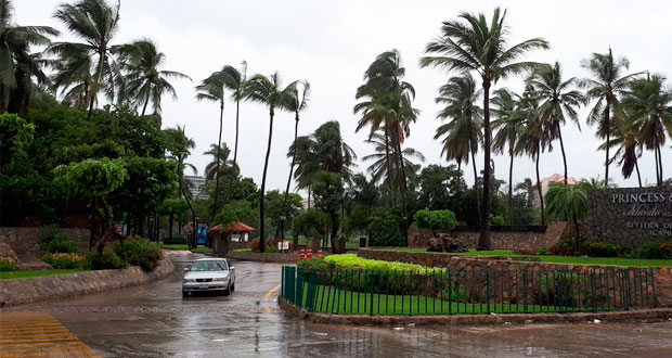 “Max” se degrada a tormenta tropical tras tocar tierra en Guerrero