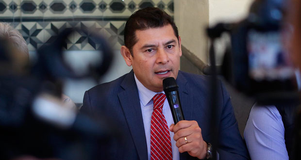 Armenta apoya a Barbosa, no deja Morena y quiere candidatura