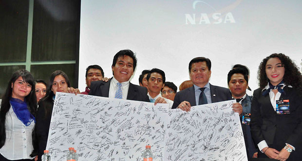 Mexicano cuenta su historia en BUAP: de vendedor de zapatos a la NASA