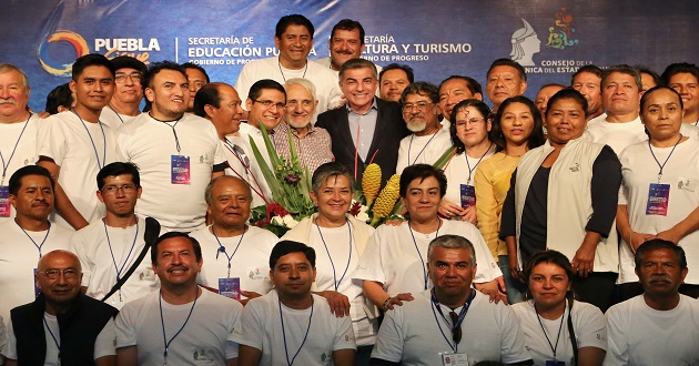 Reconoce Gali labor de cronistas e historiadores de Puebla