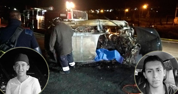 Calcinados en Periférico, hijo y sobrino de edil de Acatlán, señalan. Foto: Especial