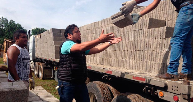 Mejorarán 60 casas en colonia Manuel Serrano de Huauchinango