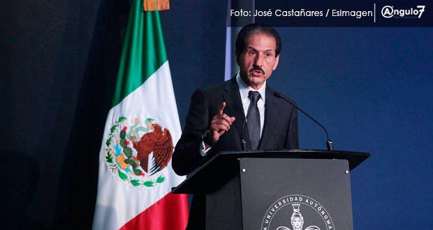 En toma de protesta, Esparza pide no ser indiferentes ante feminicidios