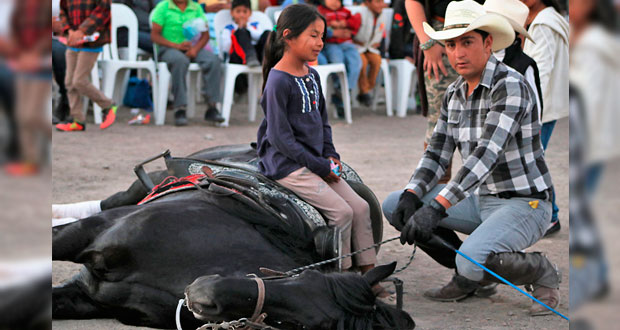 Festejan noveno aniversario de la colonia Tlacaélel en Ocoyucan