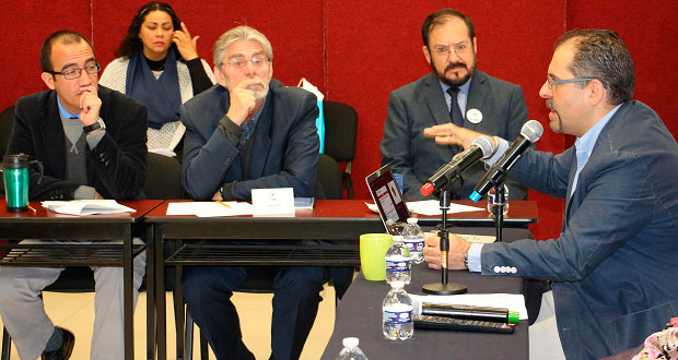Realizan primer foro sobre Opinión Pública en la BUAP