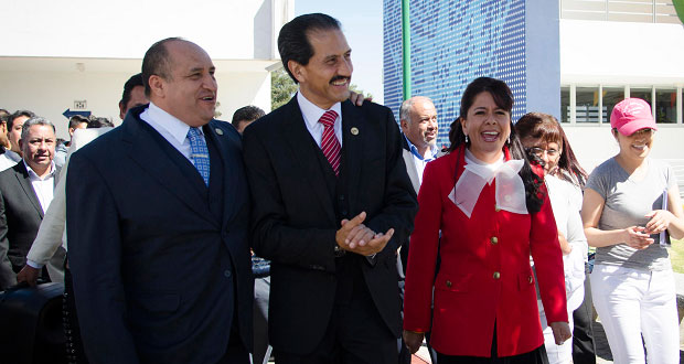 Director de prepa Calderón presenta 4° informe y renueva cargo