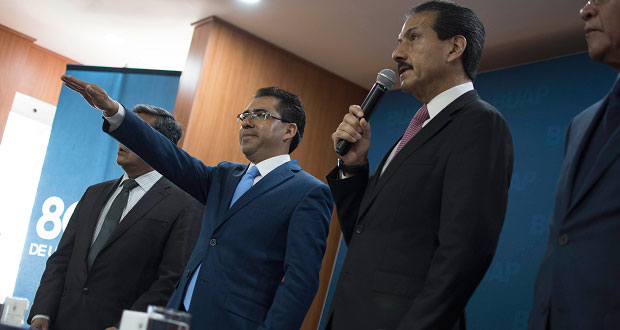 Toma protesta nuevo director de Administración de la BUAP