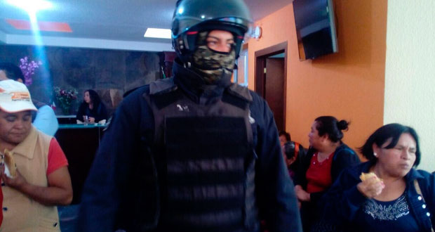 Exigen a Casiano entrega de apoyos; edil “echa la bolita” a regidor