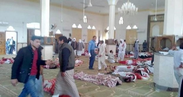Ataque terrorista a mezquita en Egipto deja al menos 235 muertos y 120 heridos
