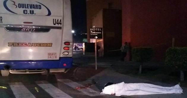 Muere atropellado en bulevar 5 de Mayo tras ser empujado por su amigo