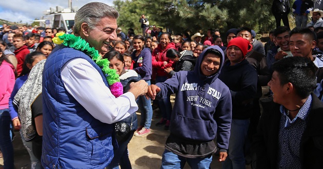 Gali promueve valores entre los jóvenes poblanos