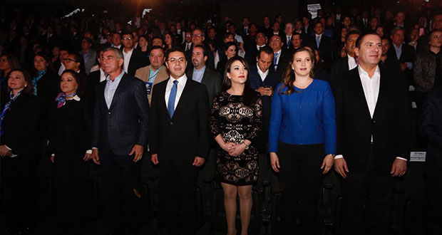 Informe de Giles sirve para catapultar candidatura de Martha Erika Alonso.