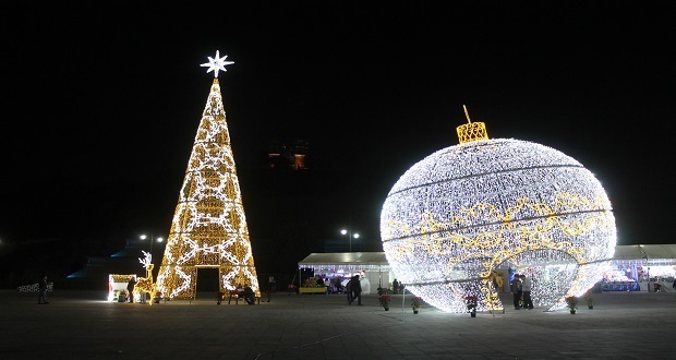 Comuna de SPC inicia festejos navideños con encendido de adornos