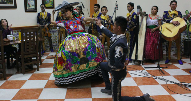 Mariachi de Antorcha se presenta en el CH de Puebla