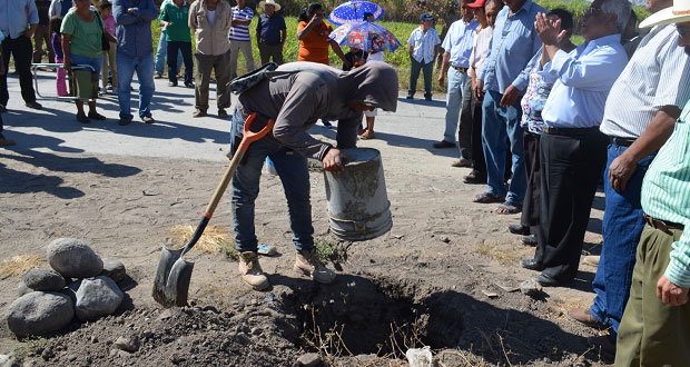 Inician obras para adoquinamiento, gradas y arco en Tilapa