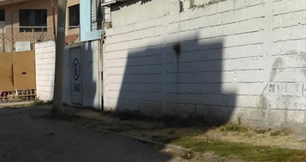 Siguen cerrando calles en Lomas de Loreto con rejas por temor a inseguridad