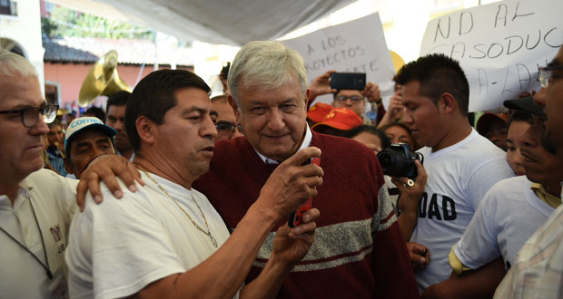 Promete AMLO 80 mil empleos a campesinos de Puebla