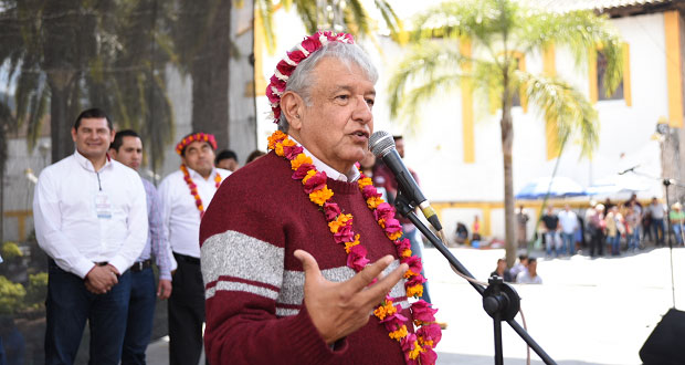 Promete AMLO 80 mil empleos a campesinos de Puebla