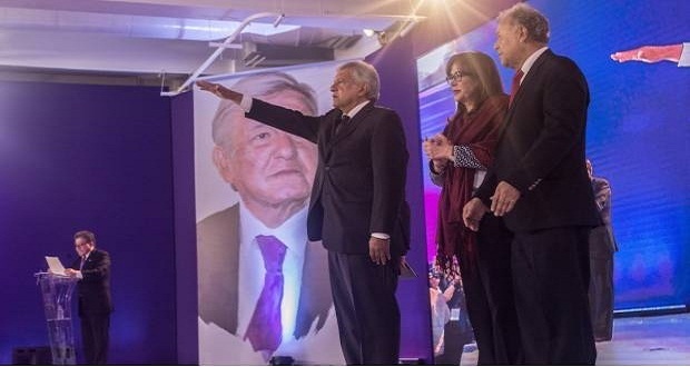 AMLO propone “constitución moral”