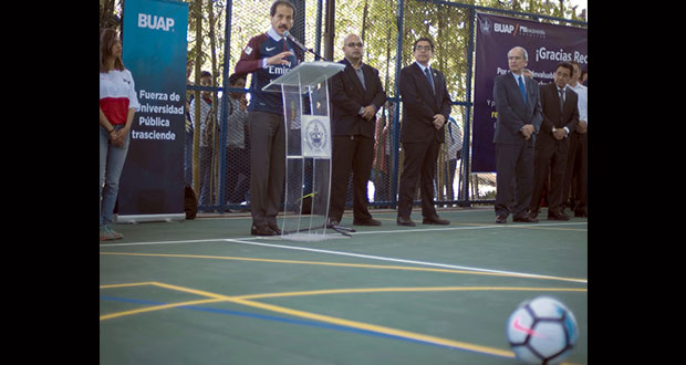 Construyen cancha de usos múltiples en Facultad de Ingeniería BUAP