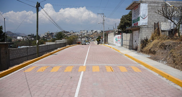 Adoquinan tres calles en juntas auxiliares de Atlixco