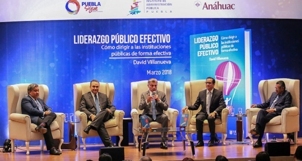 Gali presenta el libro “Liderazgo Público Efectivo” de Villanueva. Foto: Especial