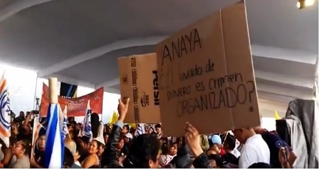 Interrumpen protestantes campaña de Anaya en Tehuacán; son amedrentados