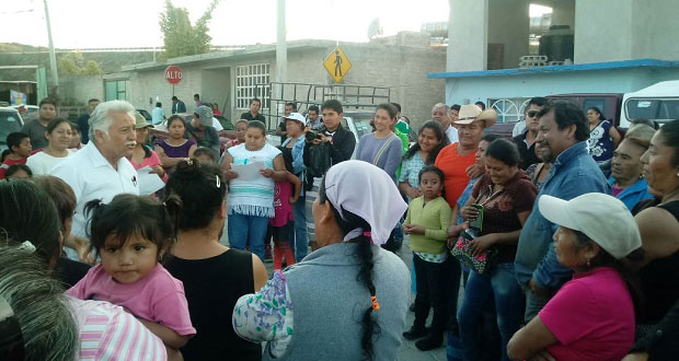 Pavimentan calle de colonia San Francisco en Tehuacán