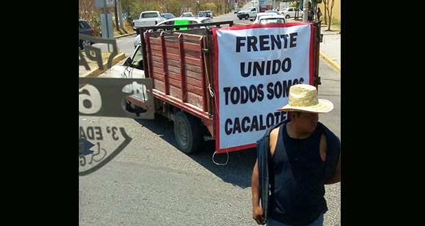 Cierran caseta a Atlixco y acusan a Paisano de vender tierras