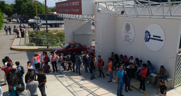 Revisan Tecnológico y Cbtis de Tehuacán por amenaza de bomba.