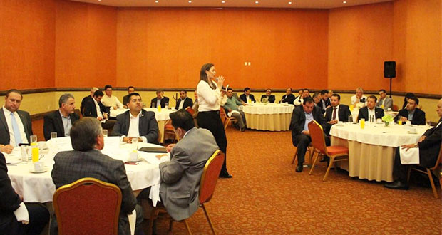 Martha Erika se reúne con empresarios para escuchar propuestas